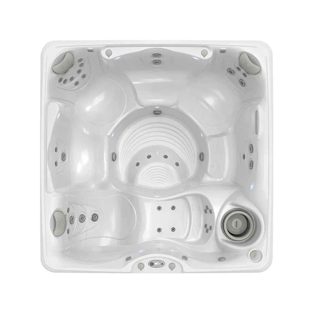 Caldera Palatino hot tub for 6 people with one lounger in a Palm Beach outdoor settingCaldera Palatino hot tub for 6 people with one lounger in a Palm Beach outdoor setting
