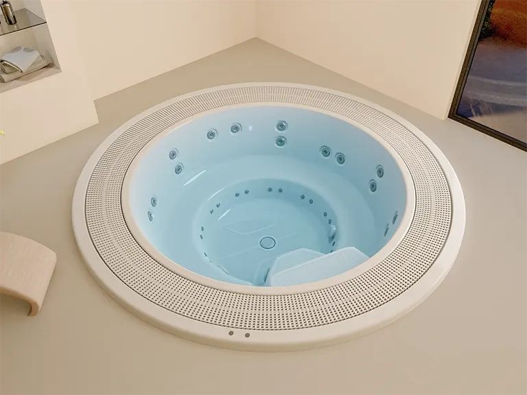Aquavia Spa Bali hot tub gallery image 2