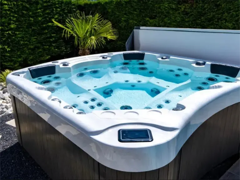 Be Well Canada Spa E585