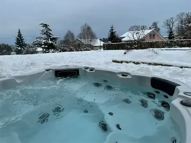 Be Well Canada Spa E680 hot tub gallery image 1