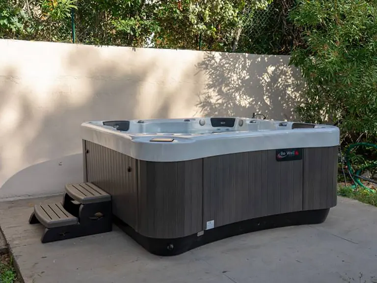 Be Well Canada Spa E770