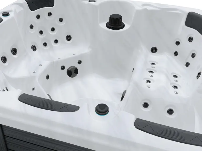 Be Well Canada Spa O460 hot tub gallery image 3