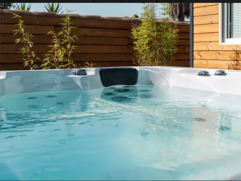 Be Well Canada Spa O547 hot tub gallery image 3