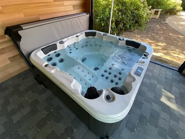 Be Well Canada Spa O552C hot tub gallery image 1