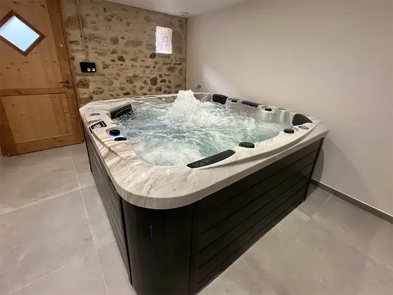 Be Well Canada Spa P584 hot tub gallery image 1
