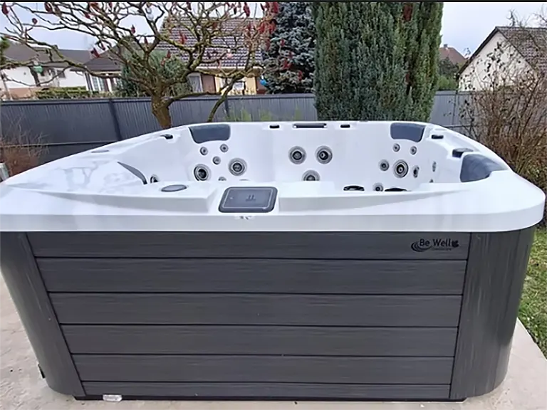 Be Well Canada Spa P682