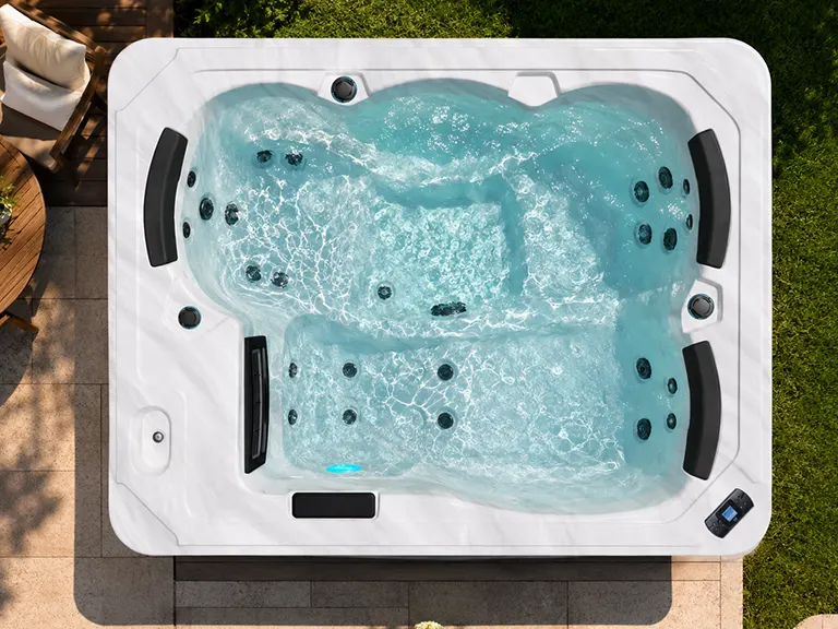 Be Well Canada Spa U903 hot tub gallery image 2