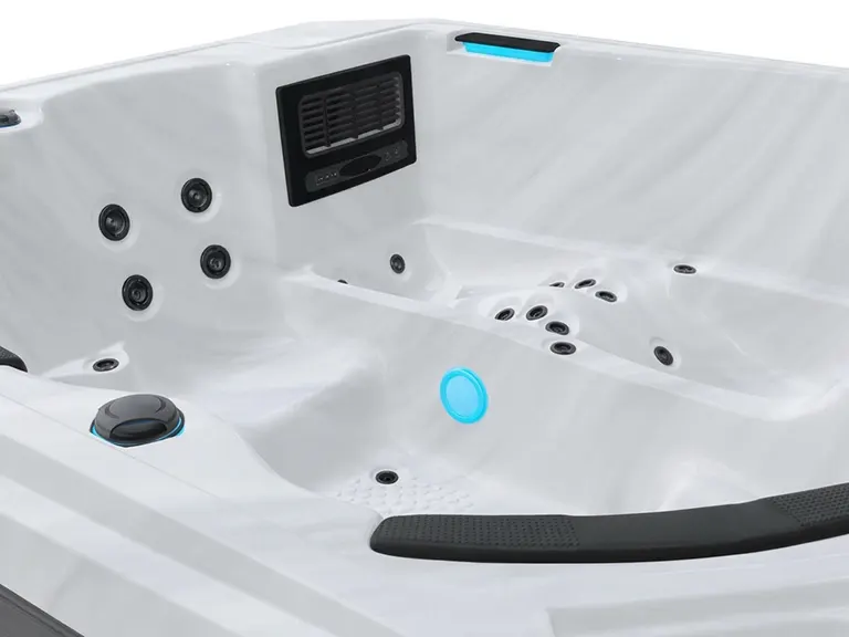 Be Well Canada Spa U916 hot tub gallery image 3