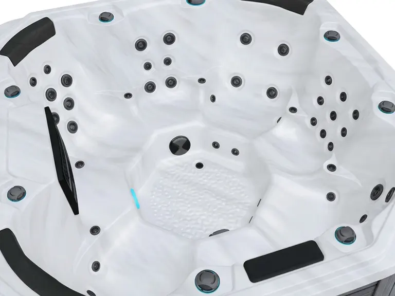 Be Well Canada Spa U917 hot tub gallery image 3