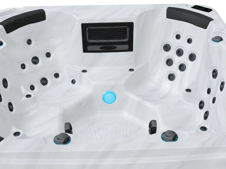 Be Well Canada Spa U917 hot tub gallery image 2