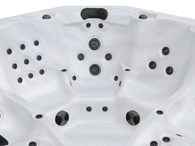 Be Well Canada Spa U935 hot tub gallery image 3