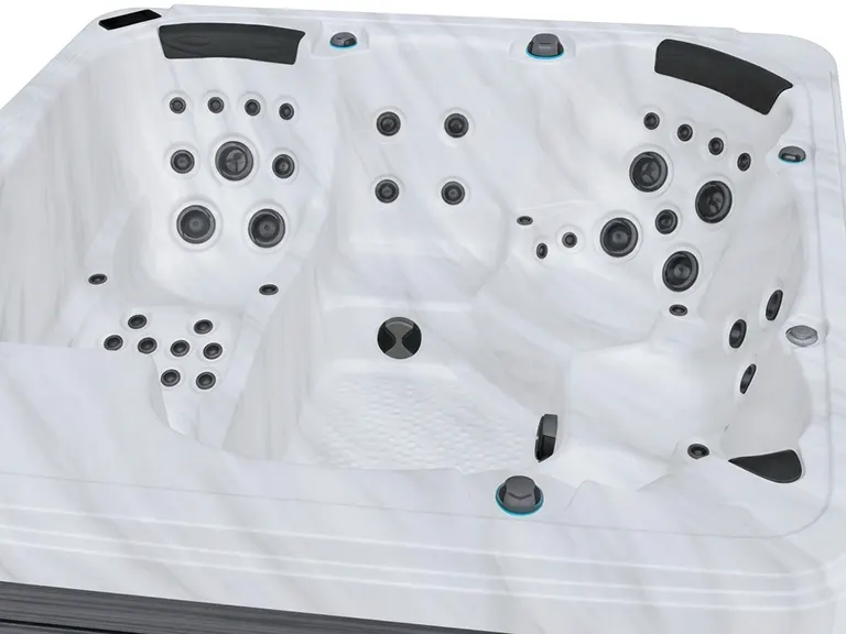 Be Well Canada Spa U936 hot tub gallery image 3