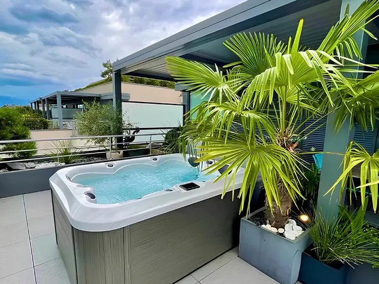 Maple Spas M420 hot tub gallery image 1