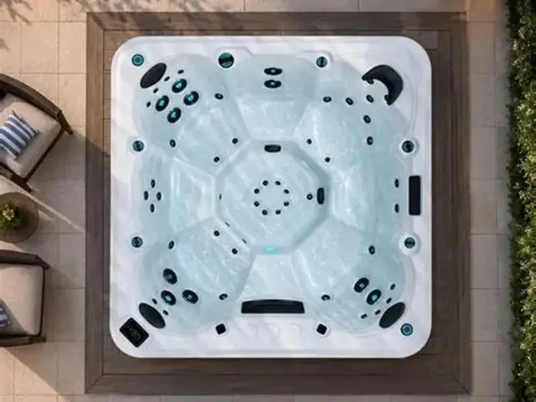 Maple Spas M850 hot tub gallery image 3