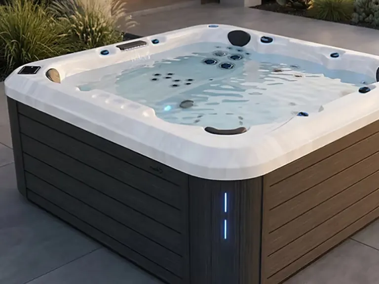 Maple Spas M950