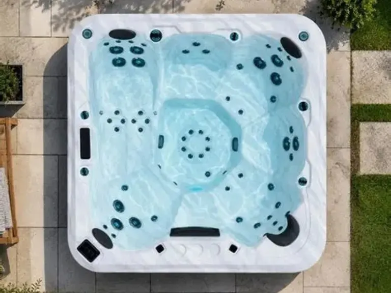 Maple Spas M950 hot tub gallery image 3