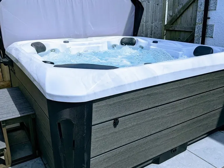 Platinum Spas Santorini hot tub gallery image 1