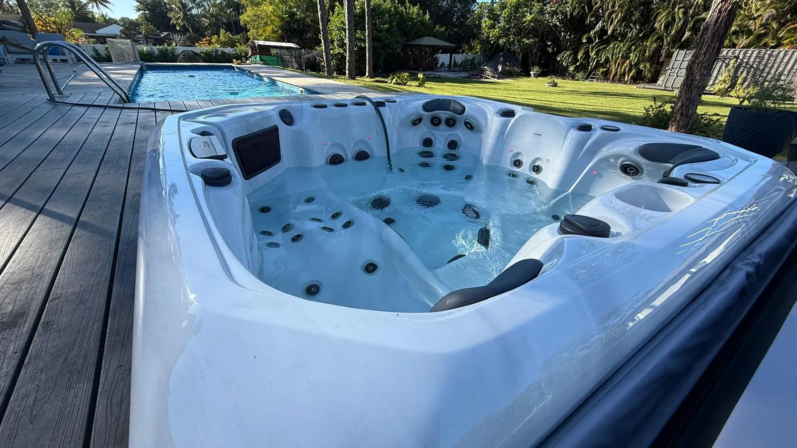 Seats and jets inside the Platinum Palma