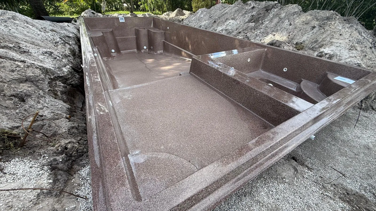 Full length of the Astoria 14 shell in the excavation