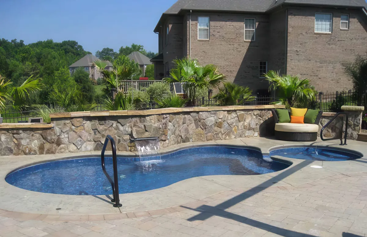 Latham Axiom 14 Deluxe fiberglass pool, photo 3