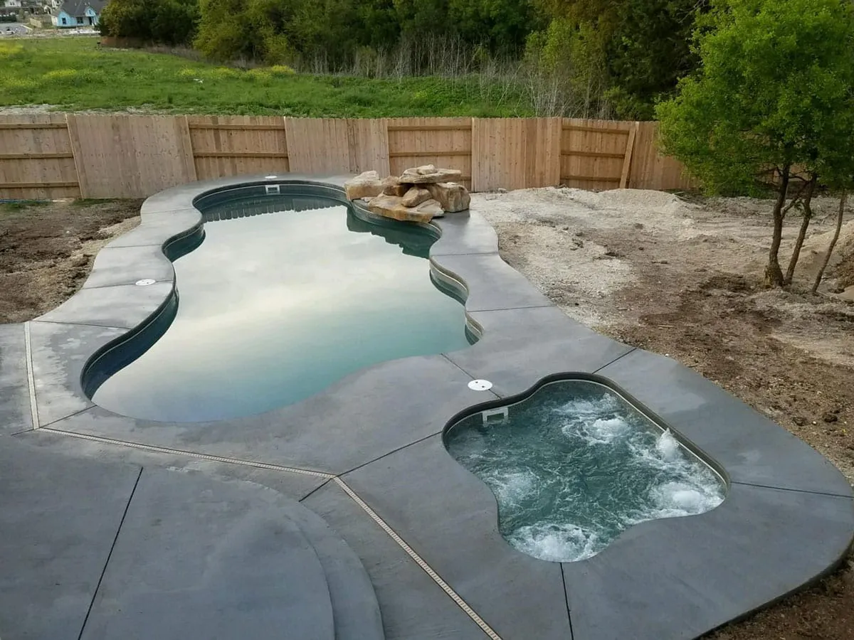 Latham Regal fiberglass spa, photo 2