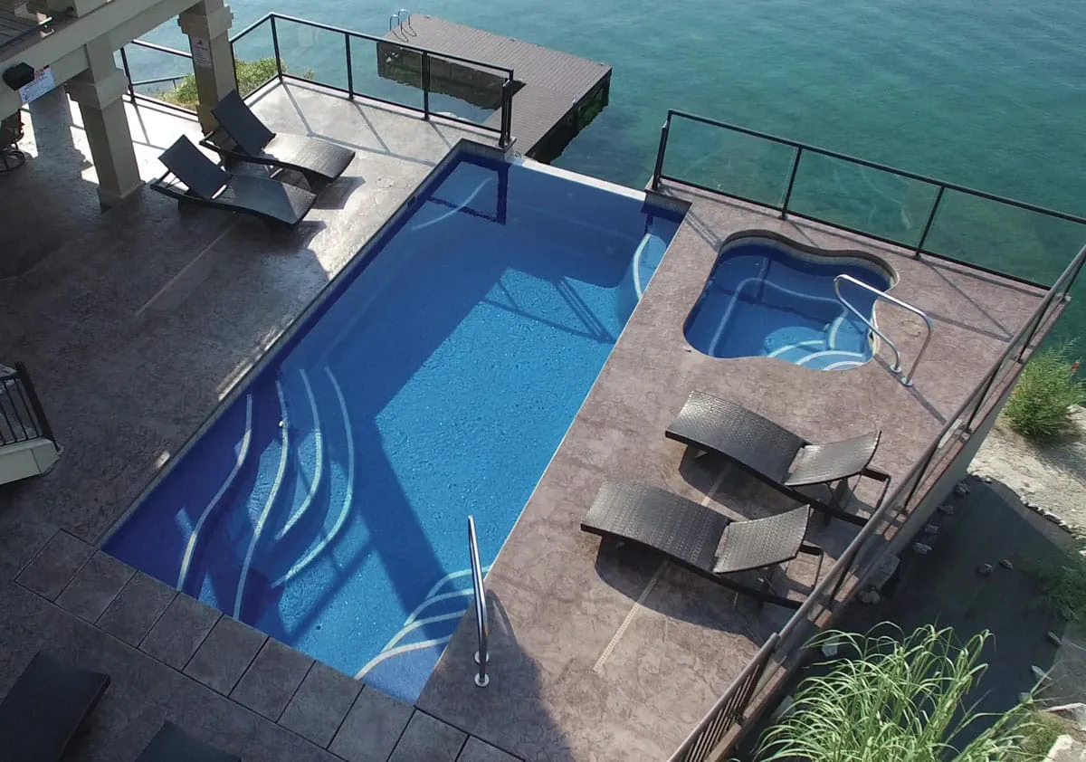 Latham Regal fiberglass spa