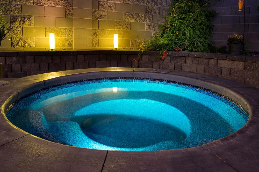 Latham Shasta fiberglass spa, photo 2