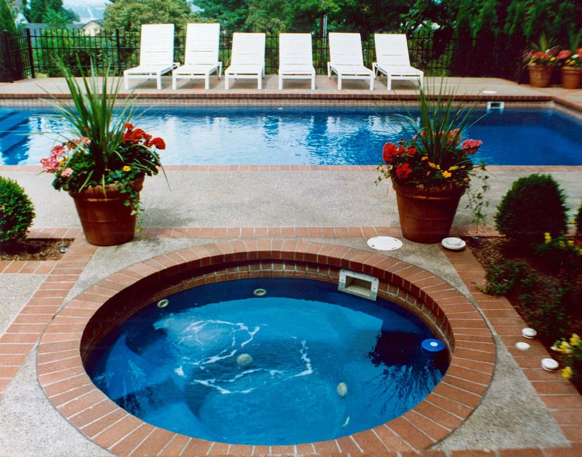 Latham Shasta fiberglass spa, photo 3