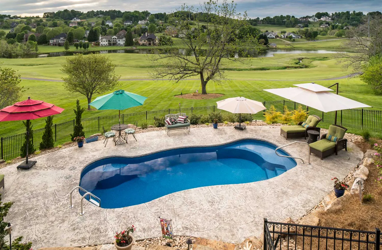 Latham Vista Isle fiberglass pool, photo 2
