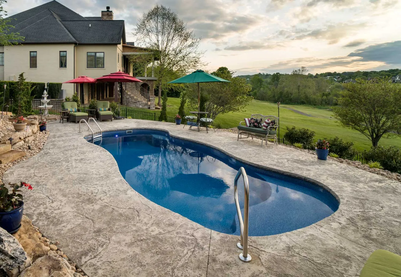 Latham Vista Isle fiberglass pool, photo 3