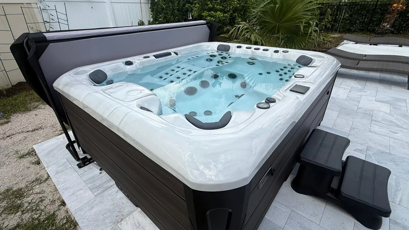 Platinum Spas Maximus hot tub