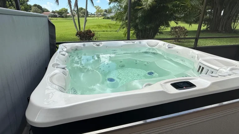 Hot tub with an open view of the garden