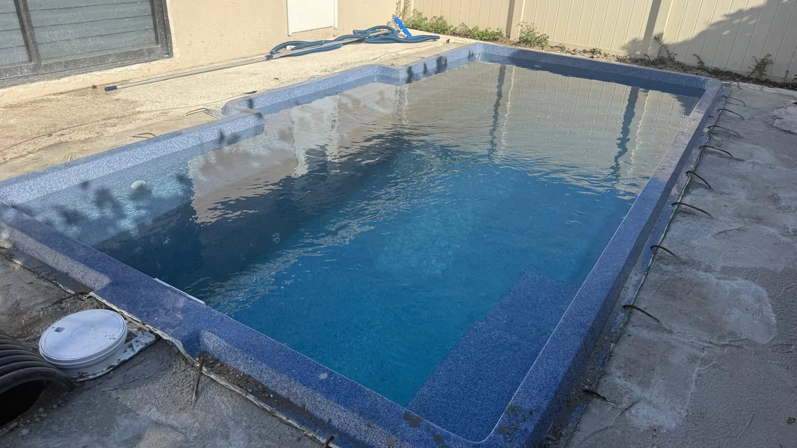 Latham Tuscan 11.20 pool in sapphire blue
