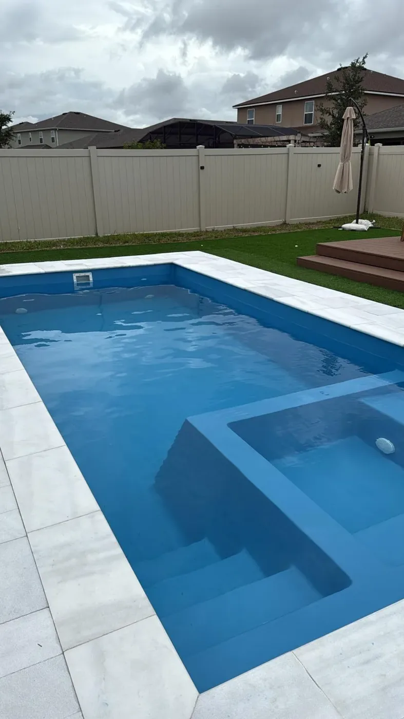 Integrated spa and steps of the X-Pools X-Line 7
